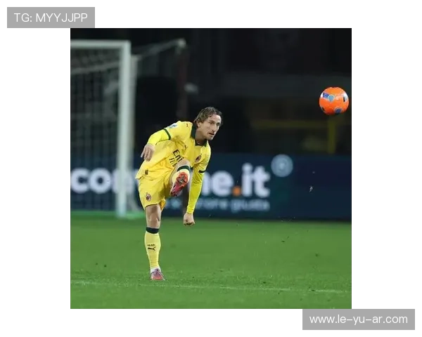 莫德里奇防守端表现亮眼,中场屏障作用凸显 莫德里奇防守端表现亮眼,中场屏障作用凸显